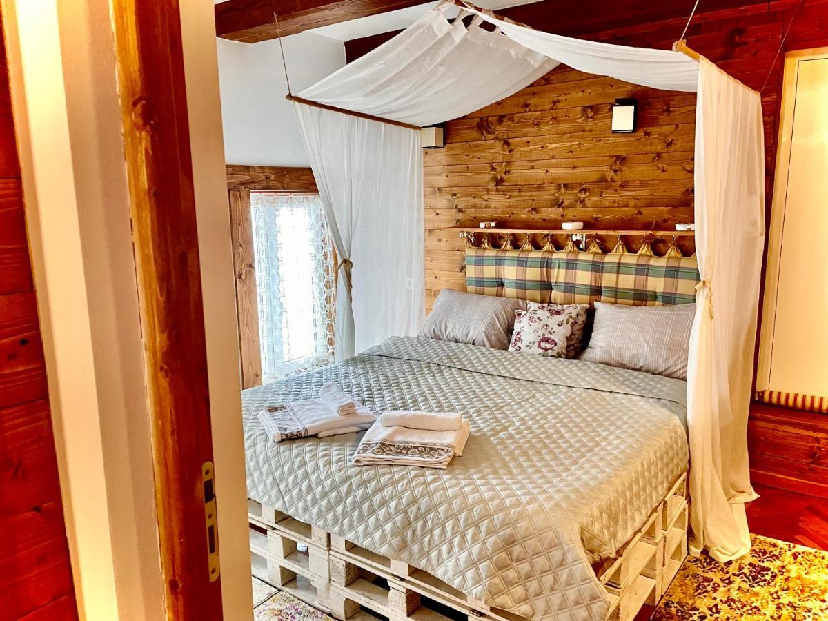 Apartament Rustic In Centrul Istoric Apartment Brasov Luaran gambar